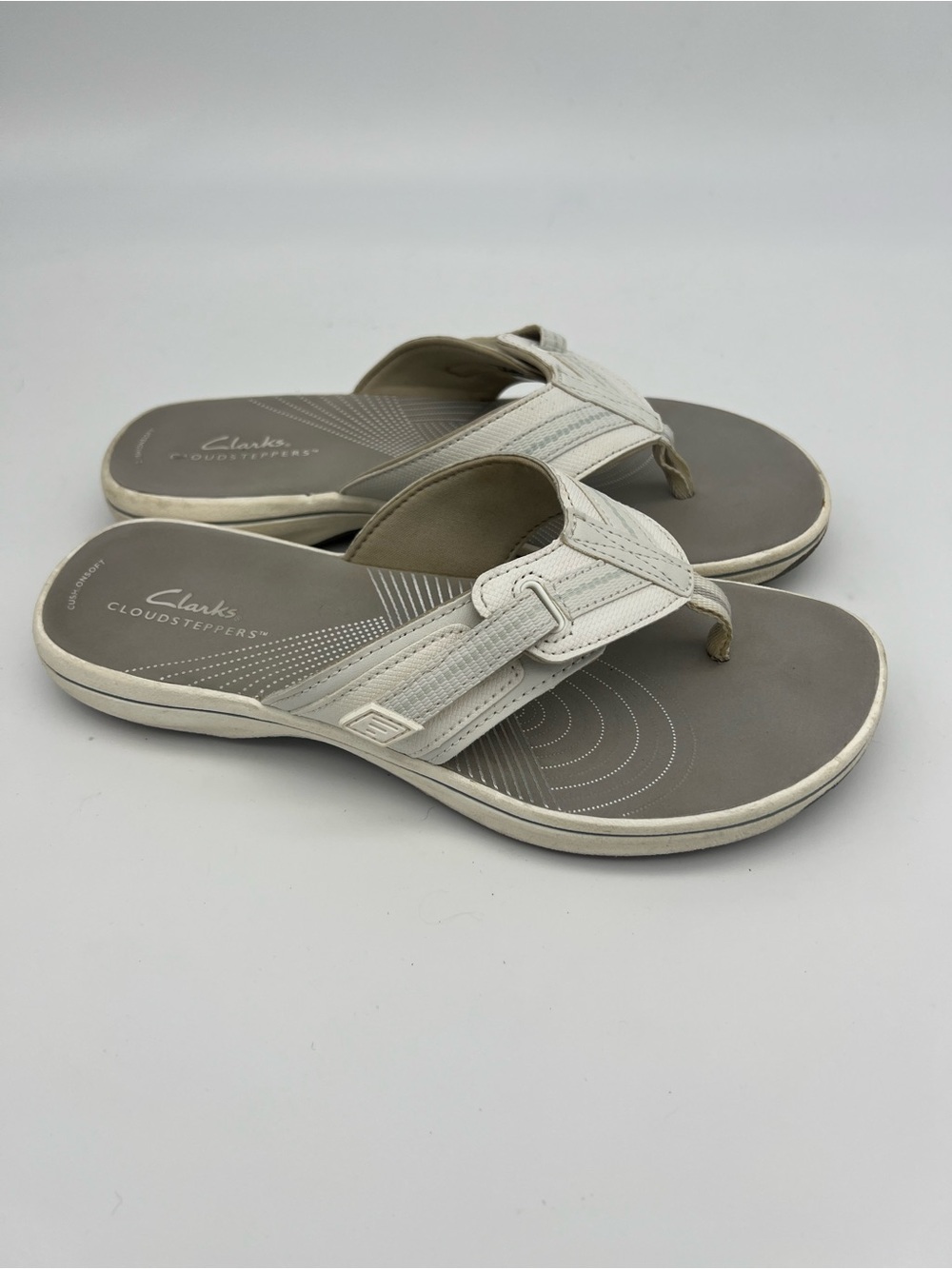 Clarks cloudsteppers sandals women’s size 7 thong slip on shoes
